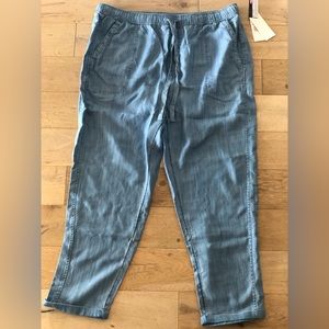 Brand NEW Vineyard Vine Joggers